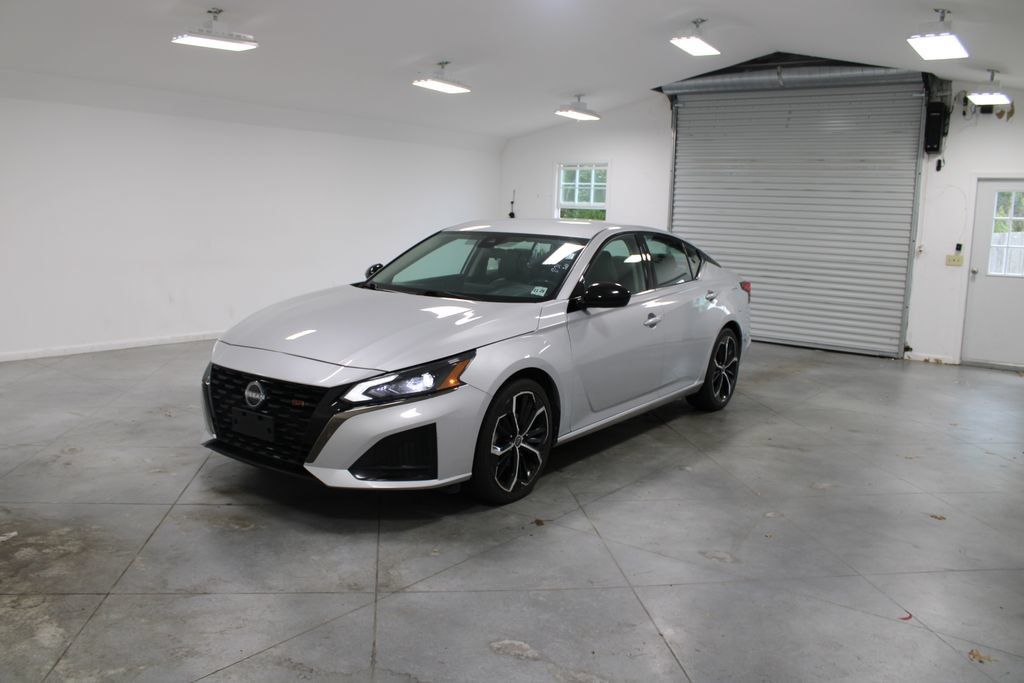Used 2024 Nissan Altima 2.5 SR FWD image 4