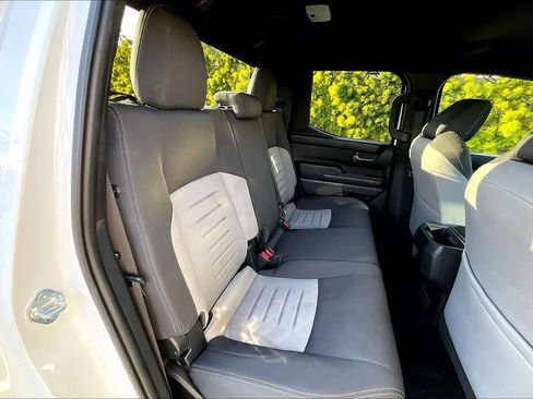 Used 2025 Toyota Tacoma TRD Sport image 19