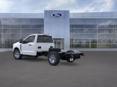 New 2025 Ford F350 XL w/ XL Chrome Package image 4