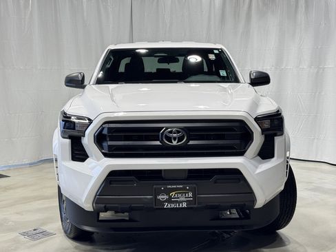 Used 2025 Toyota Tacoma SR image 2