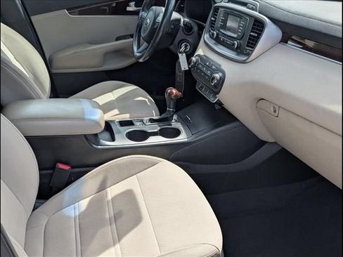 Used 2016 Kia Sorento FWD w/ LX Convenience Package image 17