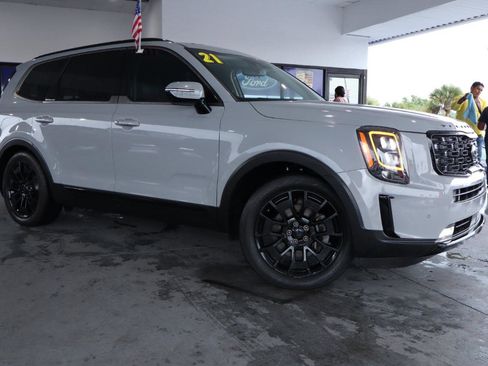 Used 2021 Kia Telluride SX w/ SX Prestige Package image 3
