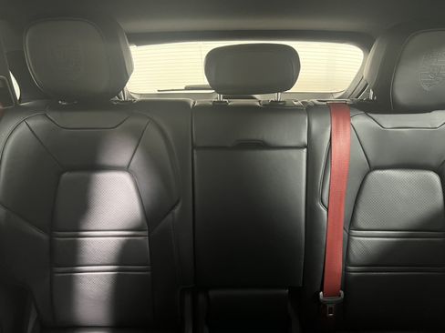 Certified 2023 Porsche Cayenne AWD/4WD image 16