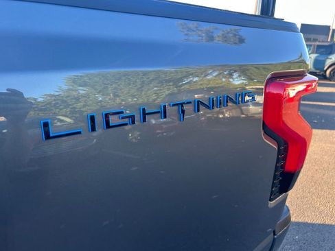 Used 2025 Ford F150 Lightning Lariat image 31