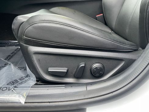 Used 2025 Genesis G70 2.5T image 24