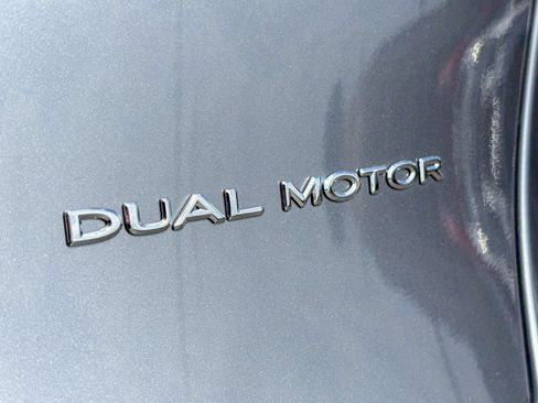 Used 2024 Tesla Model Y Long Range AWD/4WD image 19