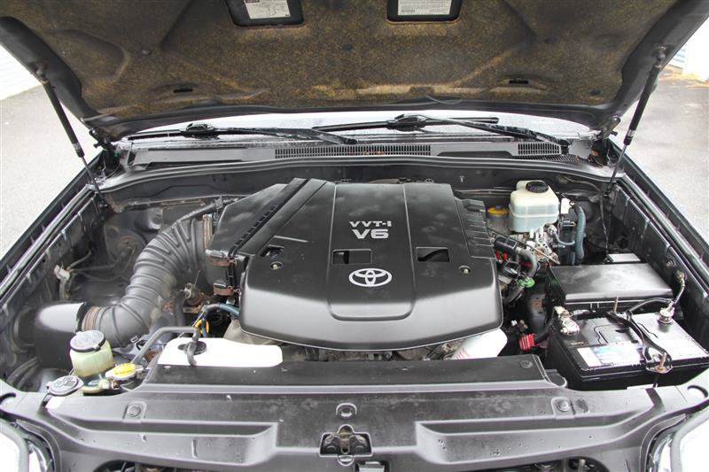 Used 2005 Toyota 4Runner SR5 AWD/4WD image 10
