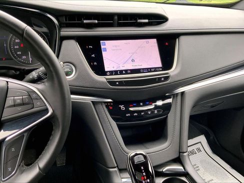 Used 2025 Cadillac XT5 Premium Luxury w/ Technology Package AWD/4WD image 6