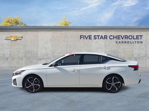 Used 2025 Nissan Altima 2.5 SR FWD image 5