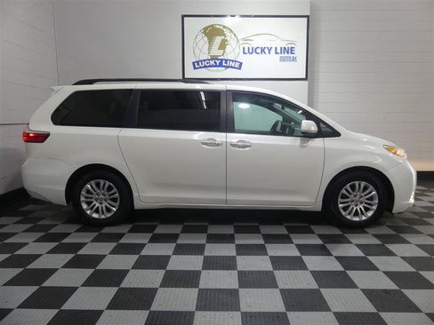 Used 2016 Toyota Sienna XLE w/ XLE Navigation Package FWD image 6