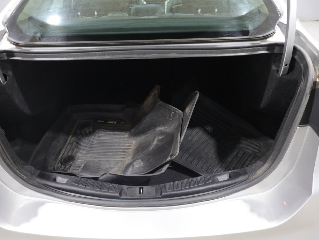 Used 2017 Ford Fusion SE FWD image 16