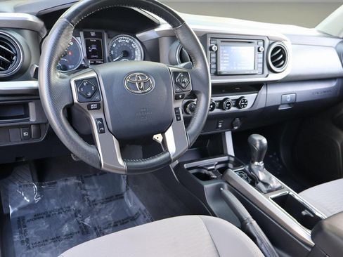 Used 2018 Toyota Tacoma SR5 image 15