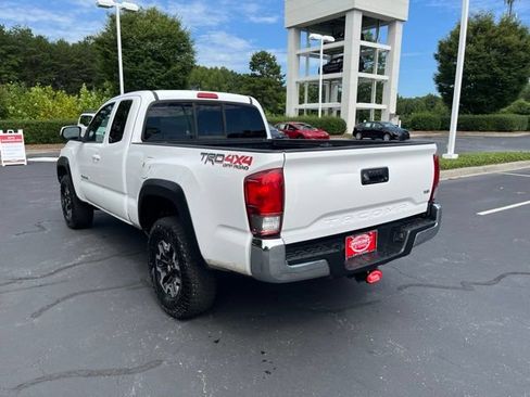 Used 2016 Toyota Tacoma TRD Off-Road w/ Towing Package AWD/4WD image 12