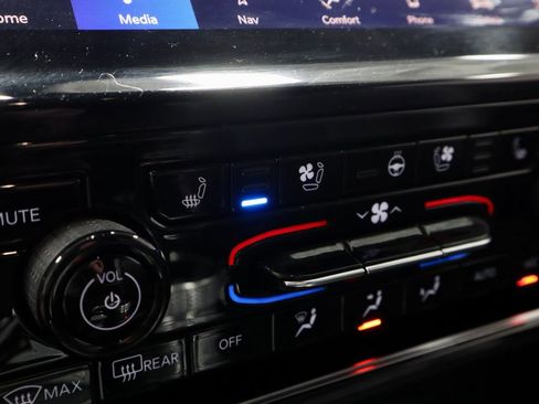 Used 2024 Jeep Grand Cherokee Limited w/ Luxury Tech Group II image 33