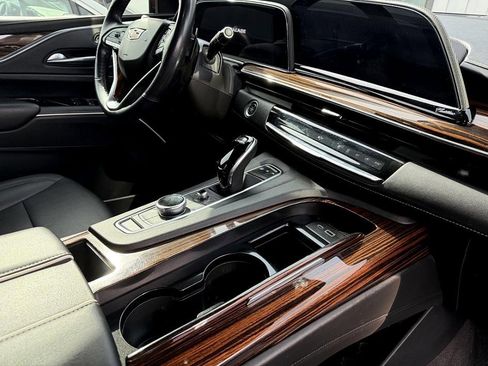 Used 2022 Cadillac Escalade Luxury image 13