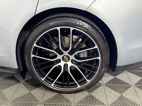 Used 2022 Porsche Panamera 4 Platinum Edition AWD/4WD image 32