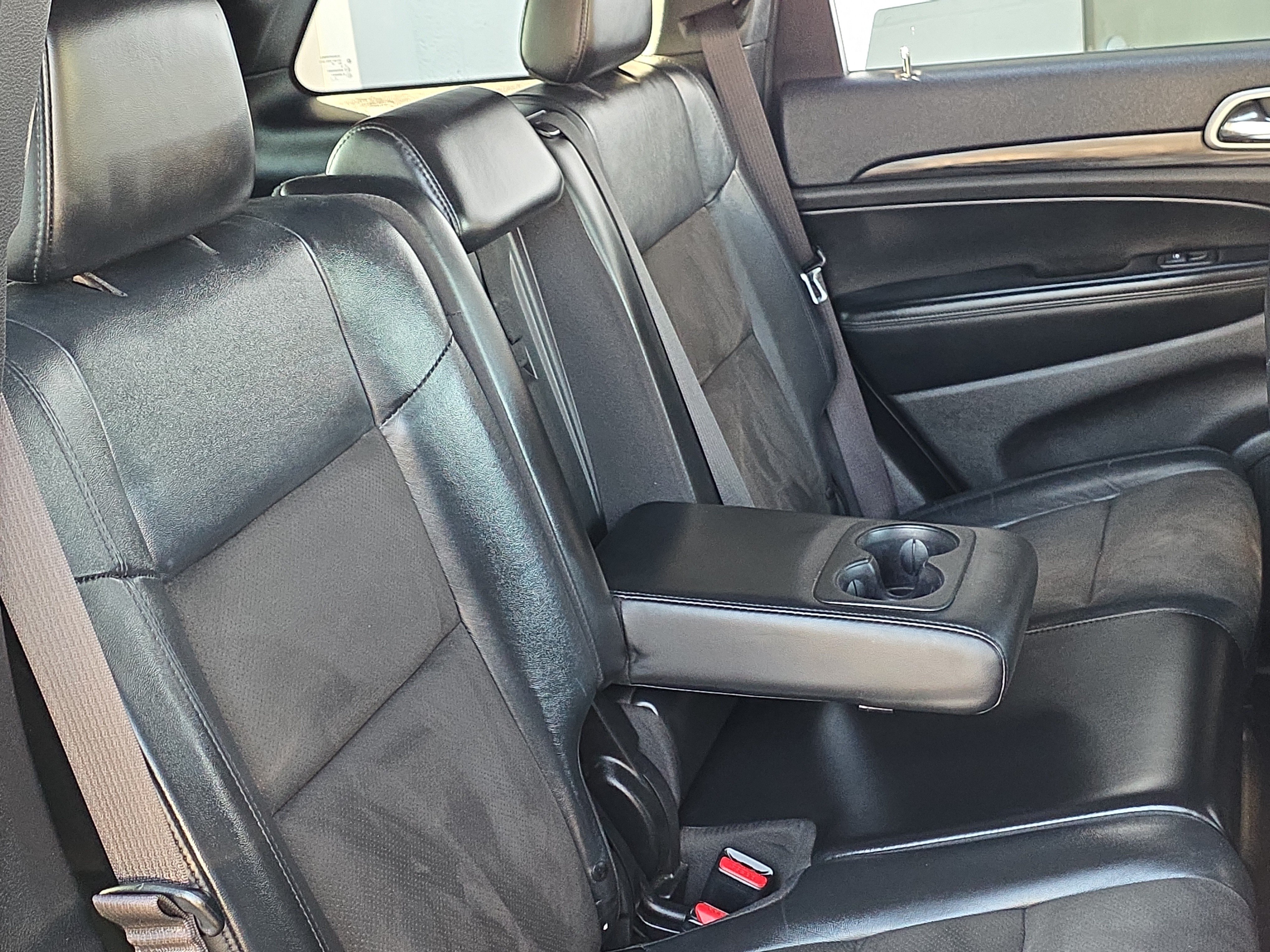 Used 2020 Jeep Grand Cherokee Laredo w/ Laredo X Package RWD image 24