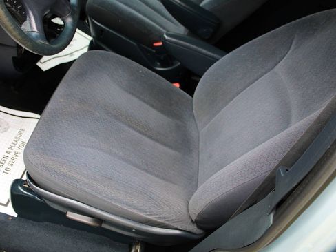 Used 2001 Chrysler Town & Country LX FWD image 16