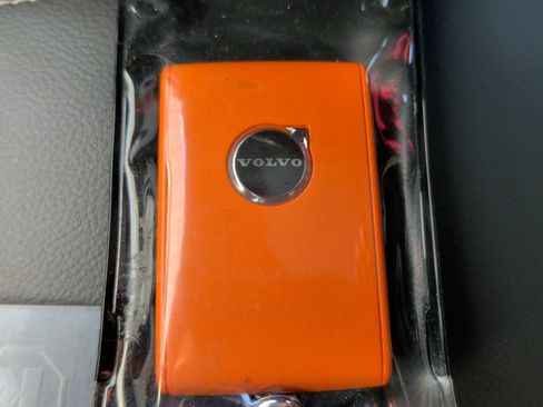 Used 2025 Volvo XC40 B5 Core image 37