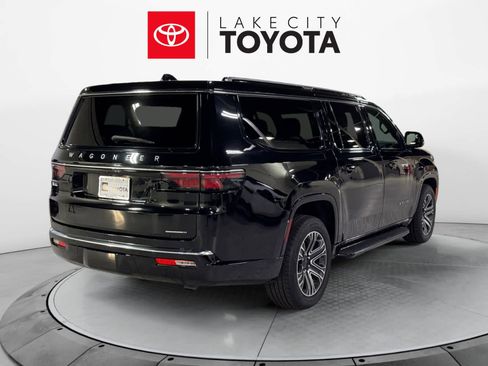 Used 2024 Jeep Wagoneer L Series II image 7