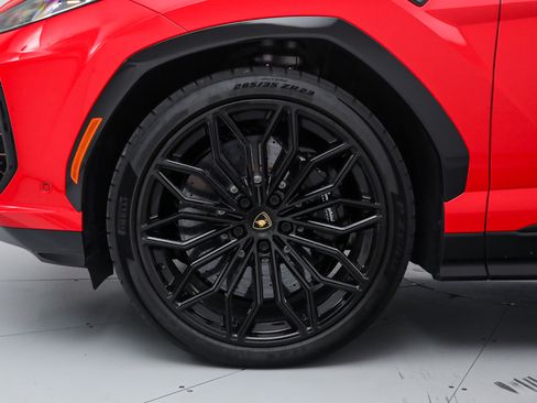 Used 2025 Lamborghini Urus SE AWD/4WD image 40