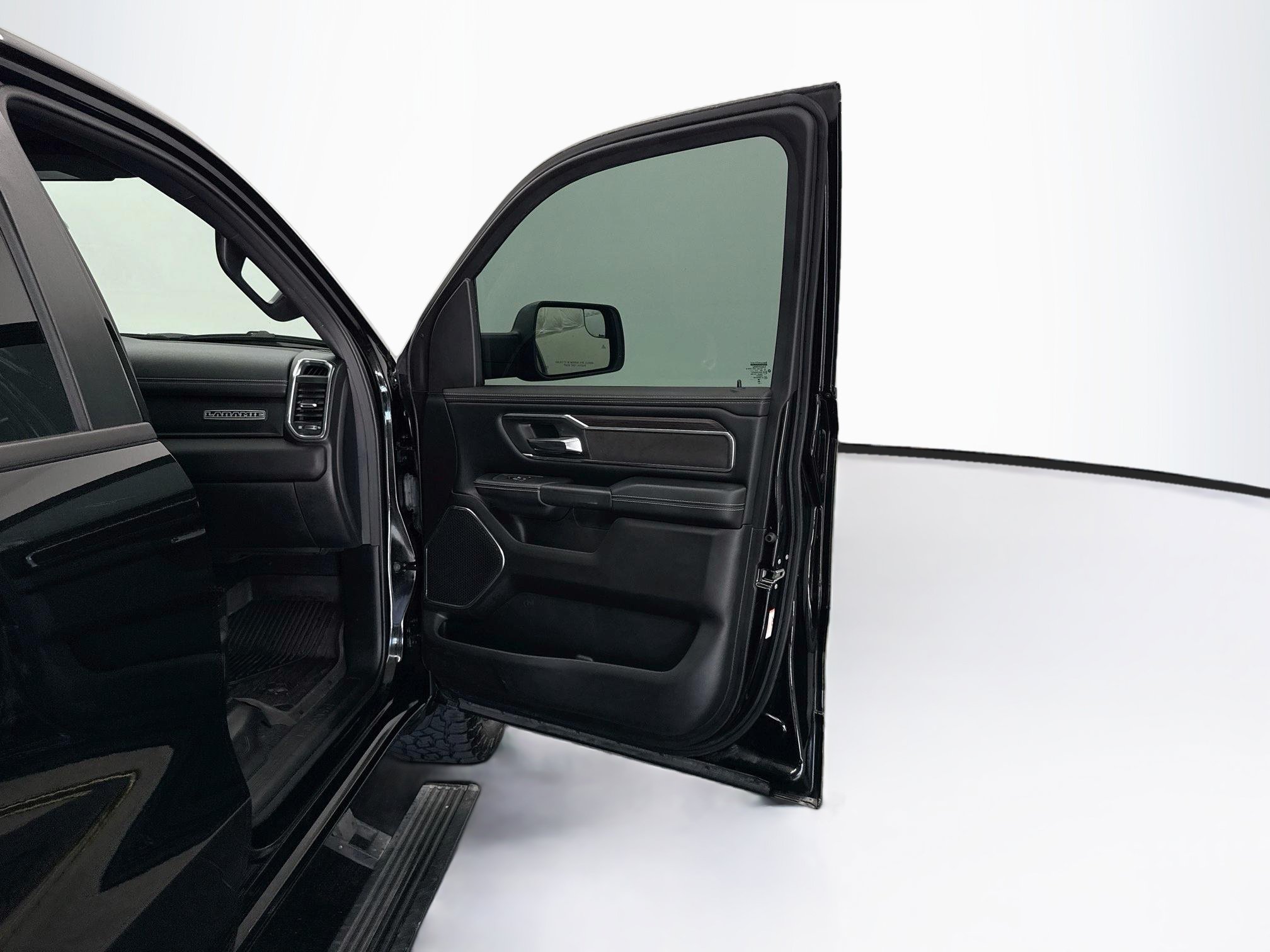 Used 2025 RAM 1500 Laramie w/ Laramie Southwest Edition AWD/4WD image 33
