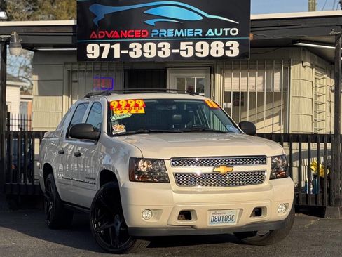 Used 2013 Chevrolet Avalanche LTZ image 1
