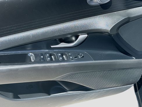 Used 2023 Hyundai Elantra SE w/ Cargo Package image 16