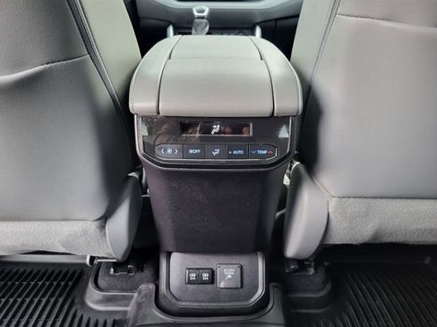 Used 2021 Toyota Highlander Limited image 24