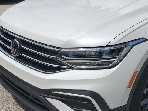 Certified 2023 Volkswagen Tiguan SE FWD image 12