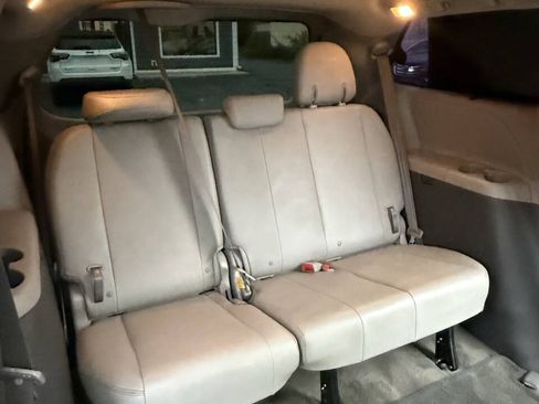 Used 2016 Toyota Sienna XLE w/ XLE Navigation Package FWD image 33