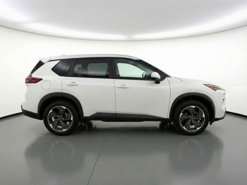 Used 2025 Nissan Rogue SV FWD image 11