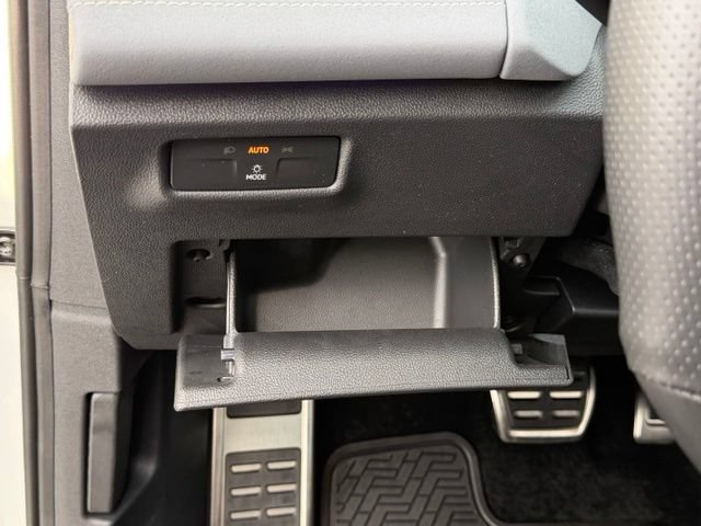 Certified 2026 Volkswagen Tiguan SE R-Line AWD/4WD image 22