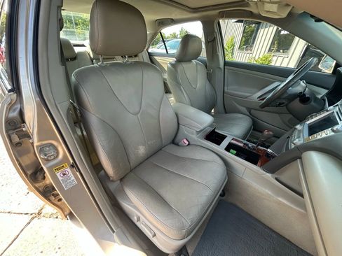 Used 2011 Toyota Camry XLE image 11