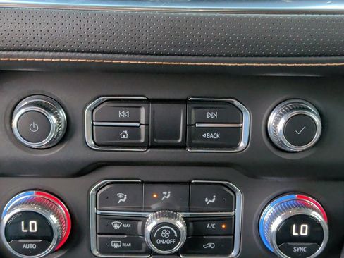 Used 2023 GMC Yukon AT4 w/ Technology Package AWD/4WD image 30