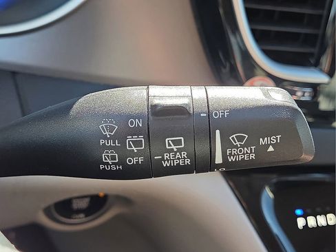 Used 2023 Chrysler Pacifica Touring-L image 26