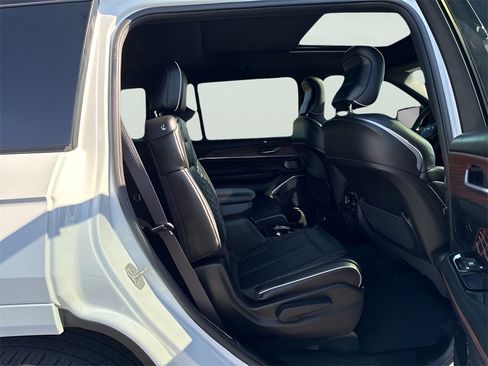 Used 2024 Jeep Grand Cherokee L Summit w/ High Altitude Package image 11