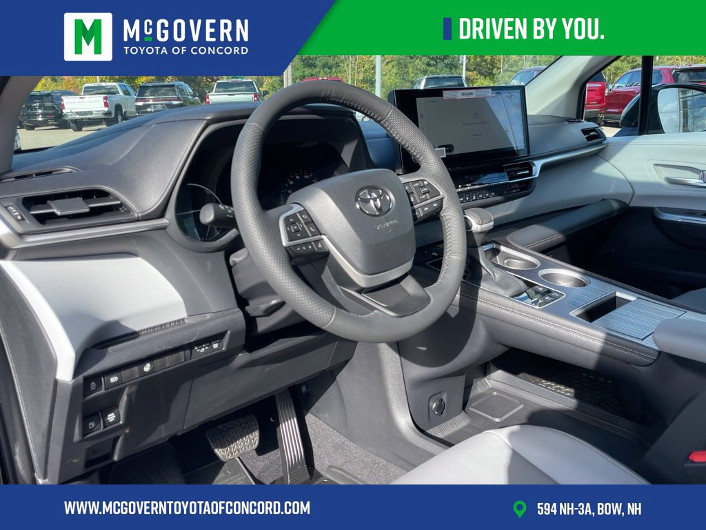 Used 2026 Toyota Sienna XLE FWD image 13