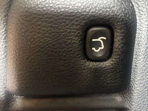 Used 2019 Jeep Grand Cherokee Limited image 17
