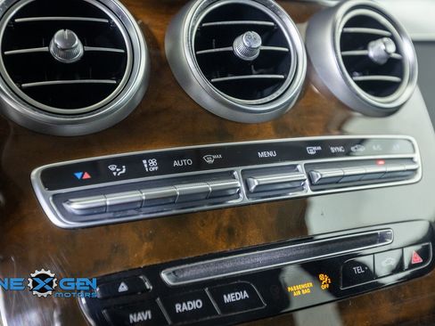 Used 2019 Mercedes-Benz GLC 300 4MATIC image 21