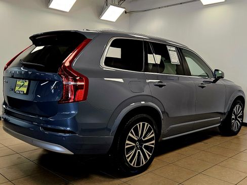 Used 2022 Volvo XC90 T6 Momentum w/ Climate Package image 3