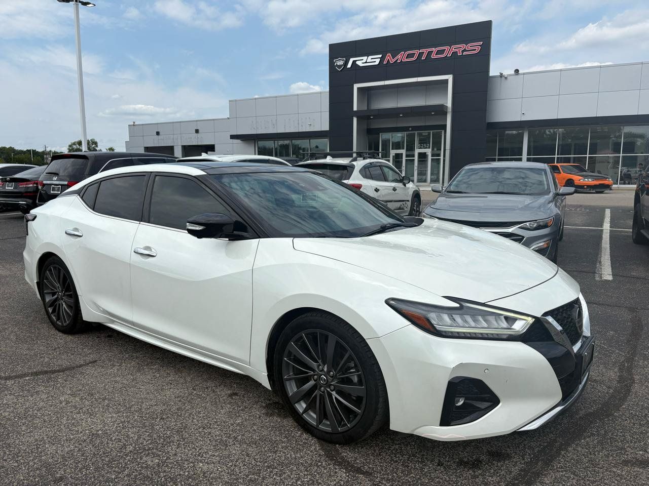 Used 2020 Nissan Maxima Platinum w/ Reserve Package FWD image 2