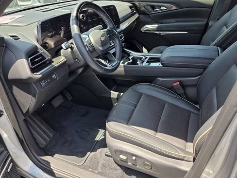 Certified 2025 Chevrolet Traverse High Country FWD image 9