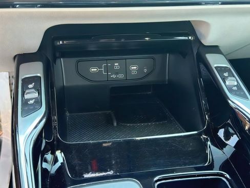 Used 2025 Kia Sorento SX Prestige AWD/4WD image 26