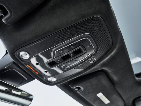 Used 2021 Bentley Bentayga AWD/4WD image 80