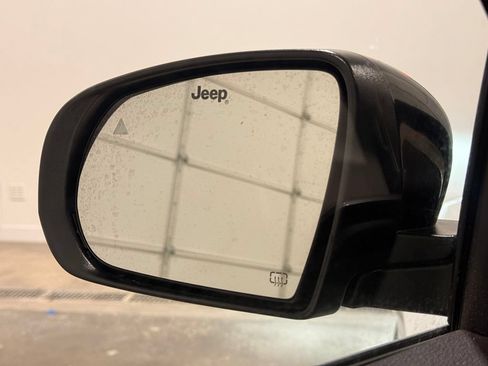 Used 2025 Jeep Compass Limited AWD/4WD image 12