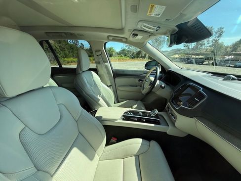 Used 2023 Volvo XC90 T8 Ultimate w/ Lounge Package image 9