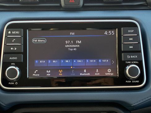 Used 2025 Nissan Versa SV FWD image 20