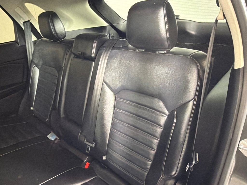 Used 2015 Ford Edge SEL w/ Canadian Comfort Package FWD image 19
