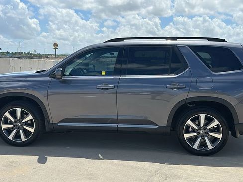 Used 2025 Honda Pilot Touring image 10